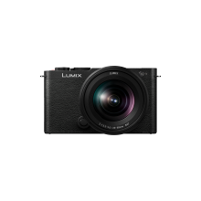 LUMIX DC-S9KE-K Full-Frame kompakt fényképezőgép váz és S-R2060 optika - koromfekete