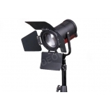 SWIT FL-C60D, DMX512 60W COB LED Fresnel reflektor, 4000-25000lx, 2700K-5600K, 15°-60° világítási szög, CRI 95, TLCI 95