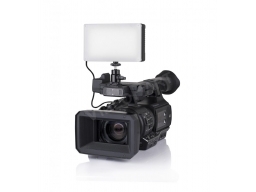 SWIT S-2241, SMD LED kameralámpa, 3200K-5600K, 640 lux, 10-100% fényerő 