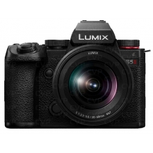 LUMIX DC-S5M2KE,  Full-frame, tükör nélküli készülékváz + S-R2060 optika